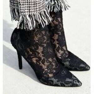 NEIMAN MARCUS CHARLES DAVID BLACK LACE 4" BOOTIE HEEL